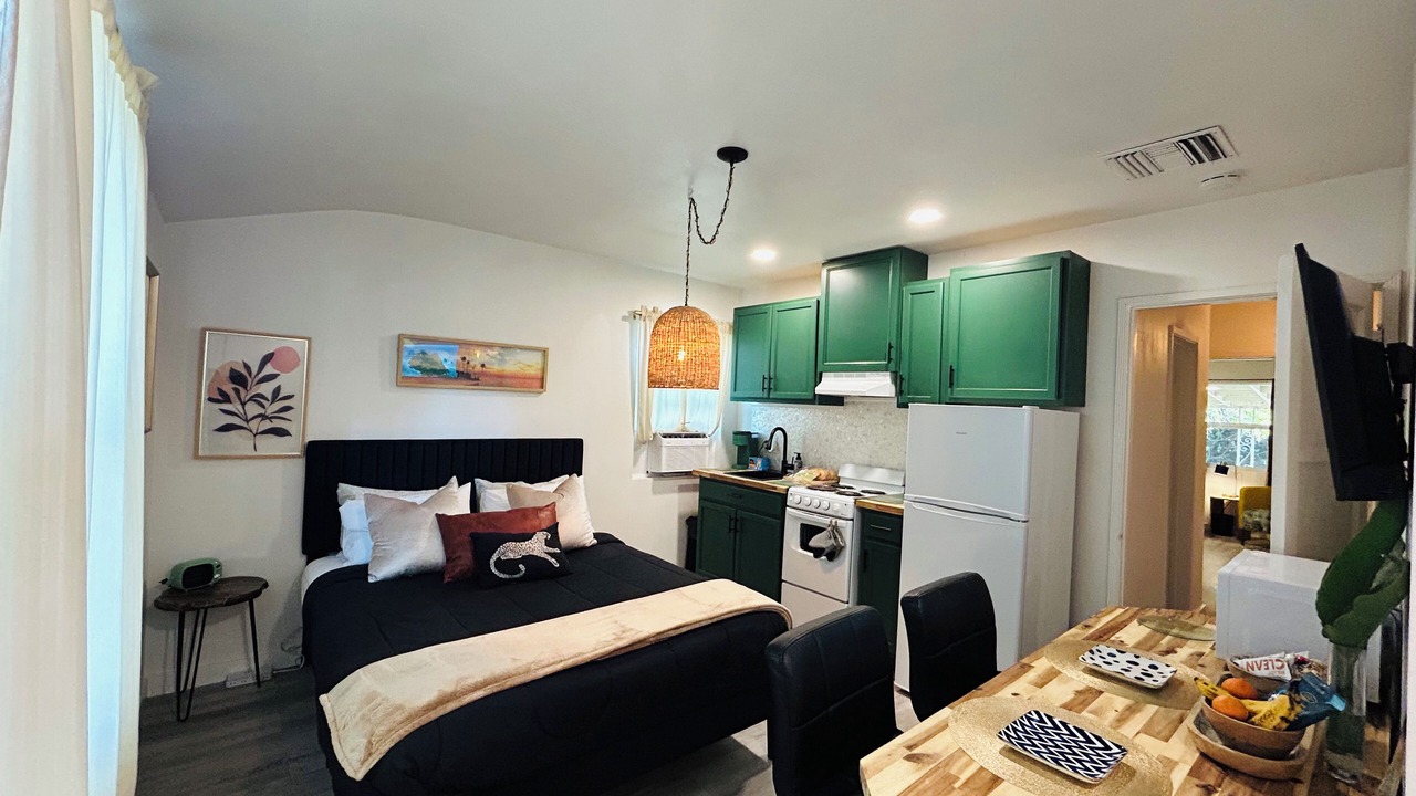 Photo of Bedroom in Valley Glen