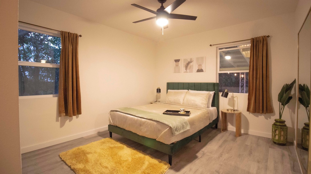 Photo of Bedroom in Valley Glen