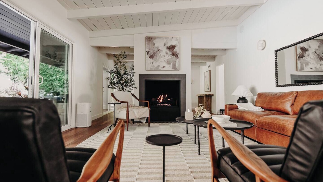 Photo of Livingroom in Encino