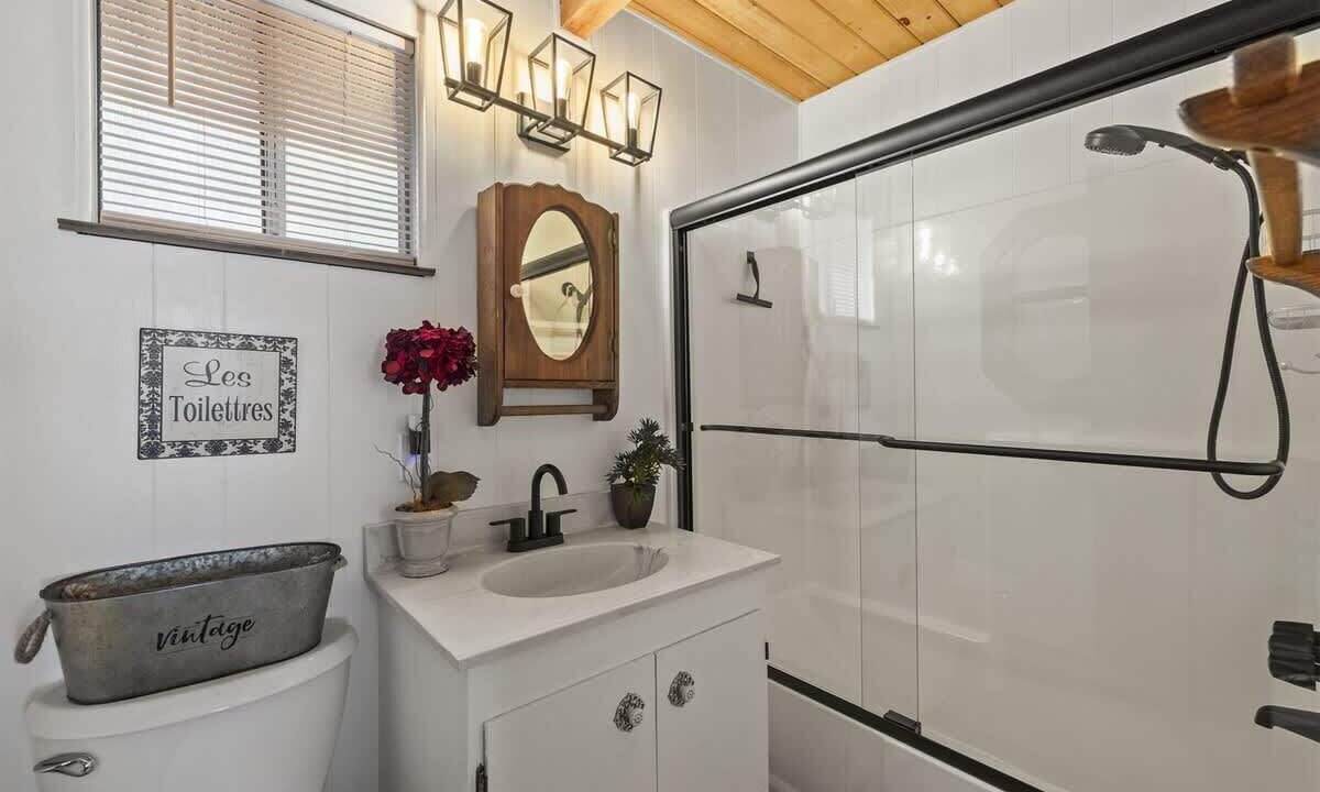 Photo of Bathroom in Cold Springs