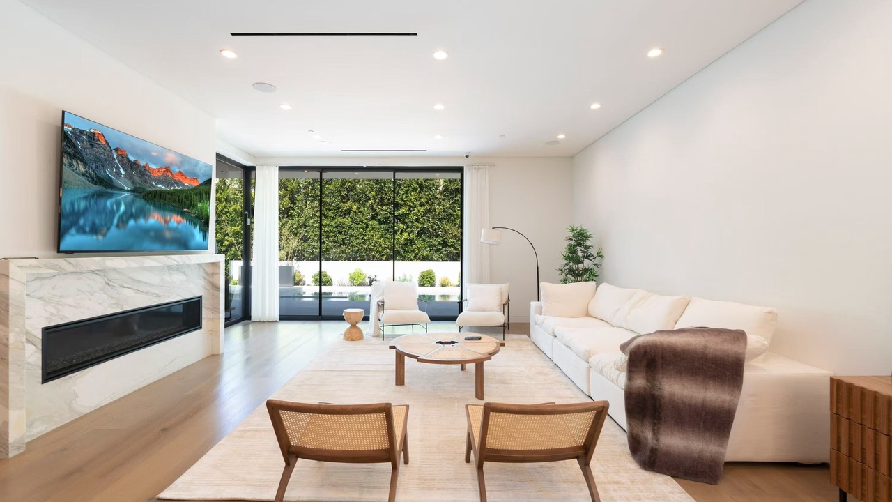 Photo of Livingroom in Beverly Grove