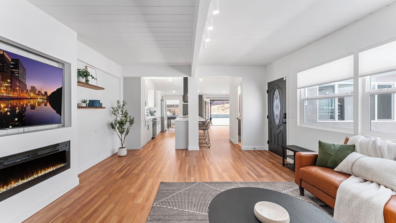 Photo of Livingroom in Serra Mesa