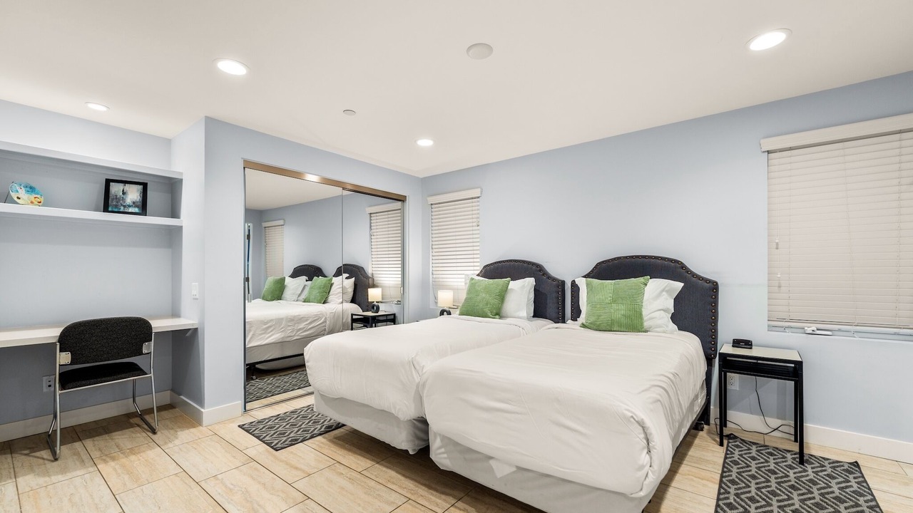 Photo of Bedroom in Hollywood Beach