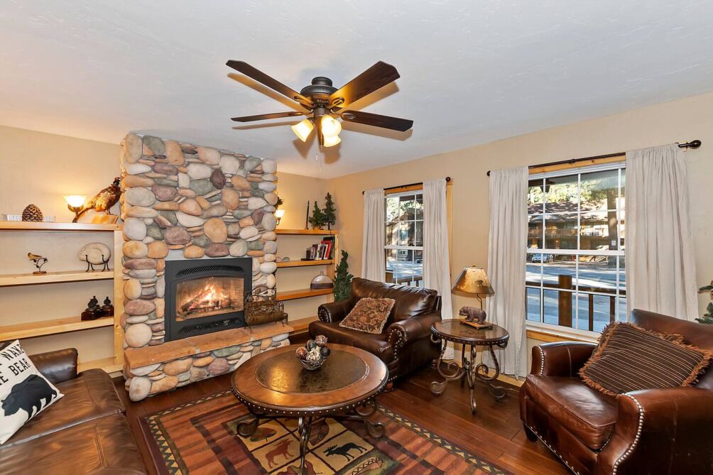 Photo of Livingroom in Summit Estates