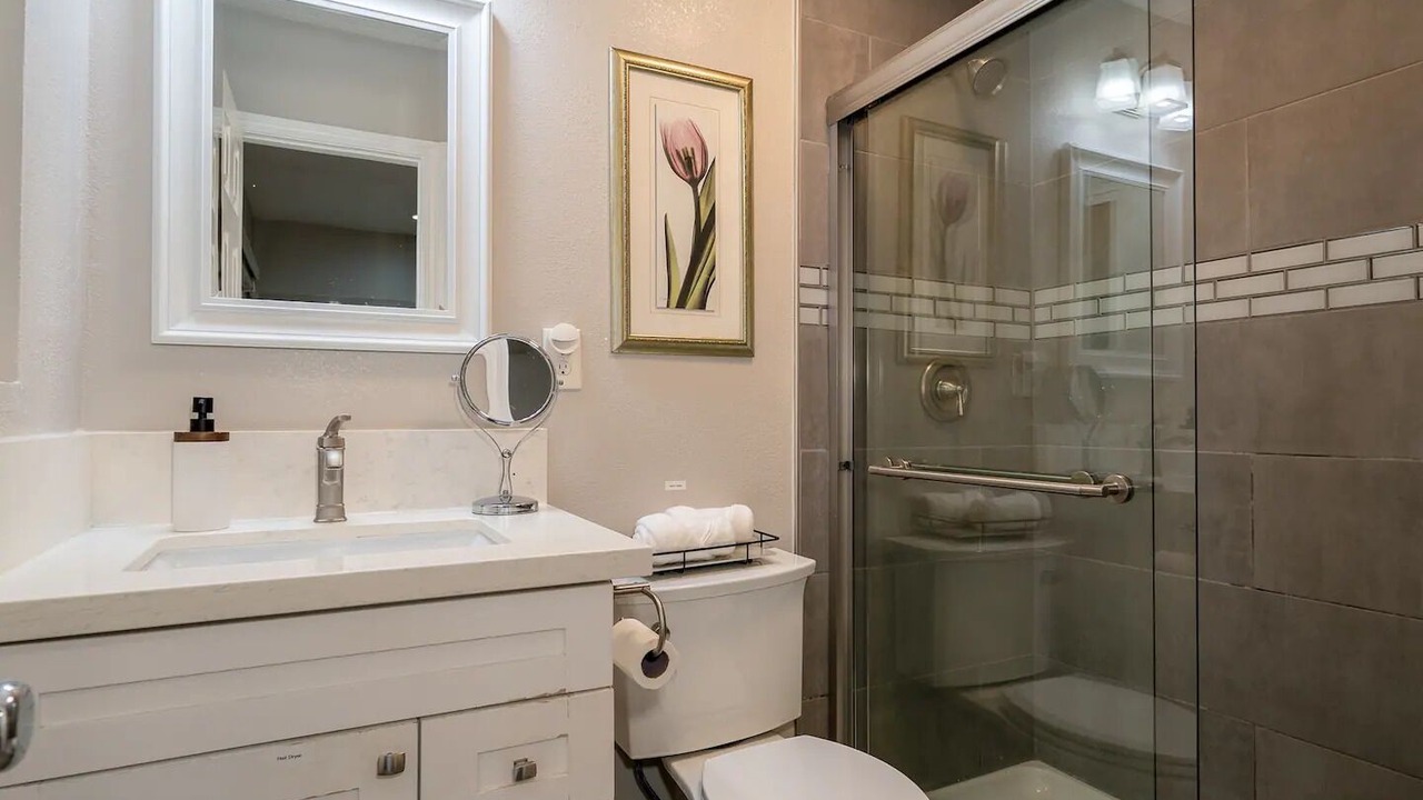 Photo of Bathroom in Orange