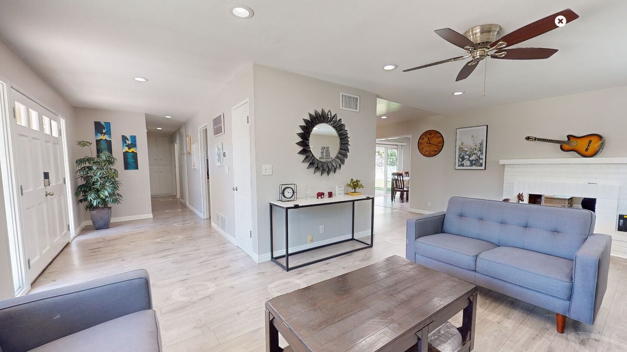 Photo of Livingroom in Orange