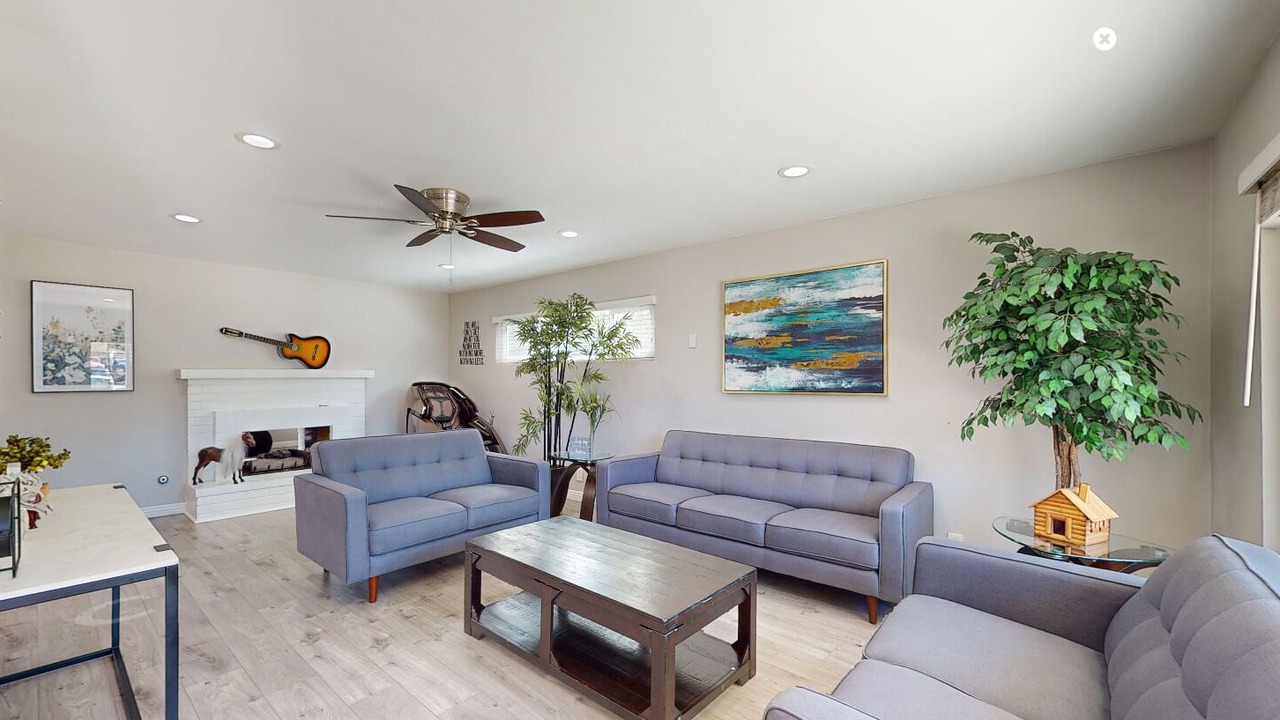 Photo of Livingroom in Orange