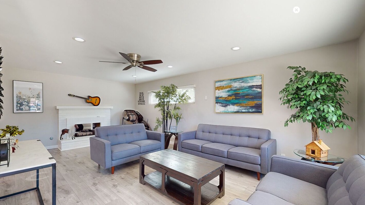 Photo of Livingroom in Orange