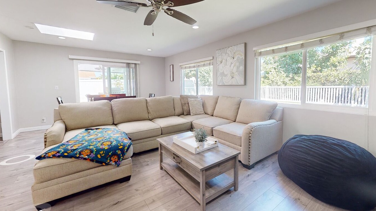 Photo of Livingroom in Orange