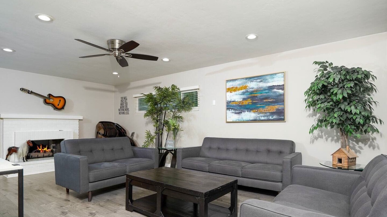 Photo of Livingroom in Orange