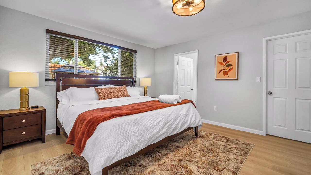 Photo of Bedroom in Lake Balboa