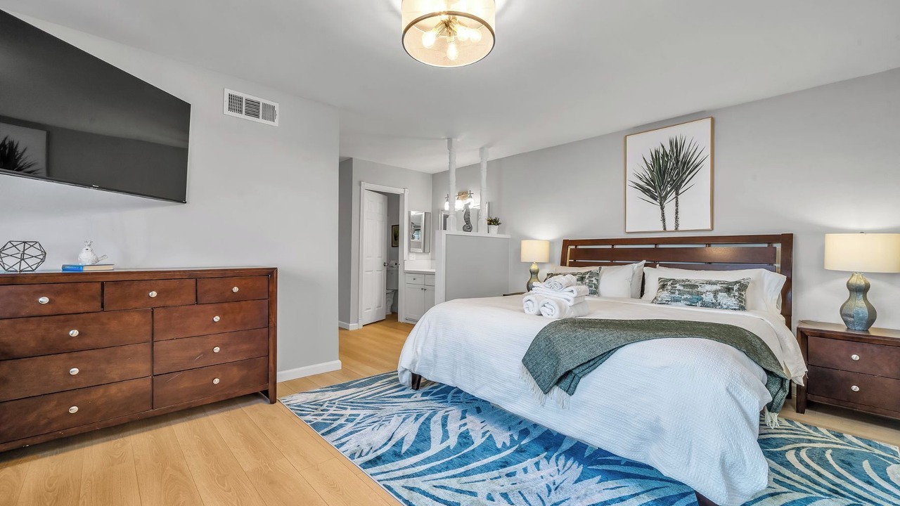 Photo of Bedroom in Lake Balboa