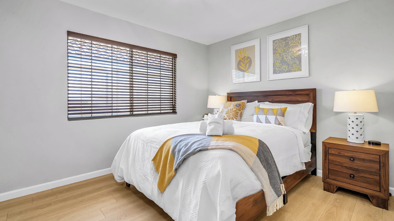 Photo of Bedroom in Lake Balboa