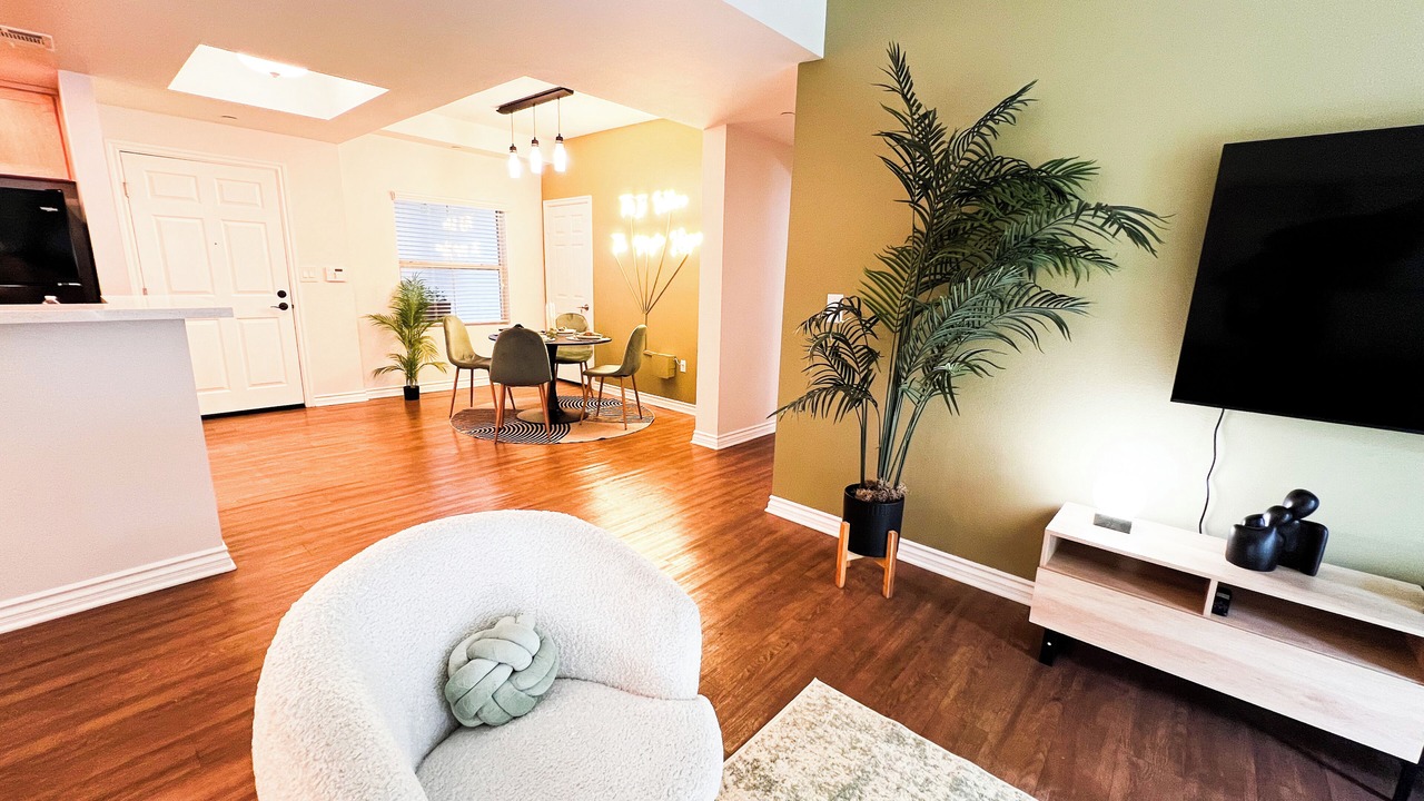 Photo of Livingroom in Encino