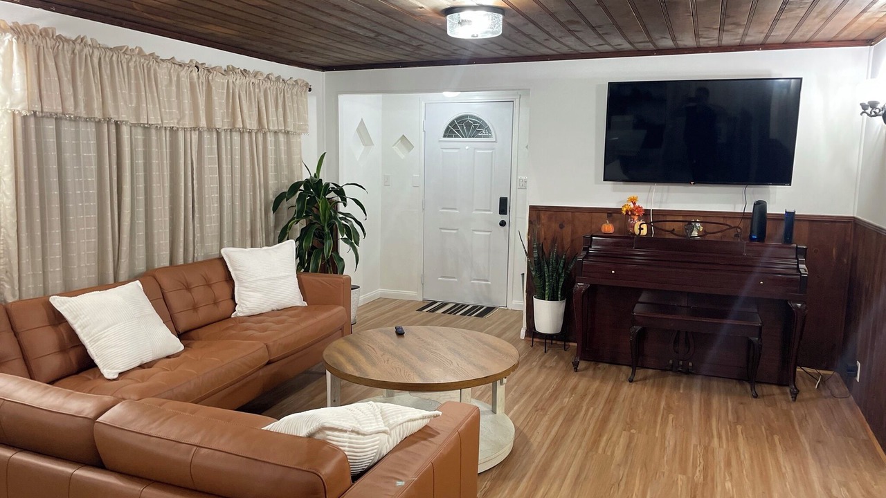 Photo of Livingroom in West Carson