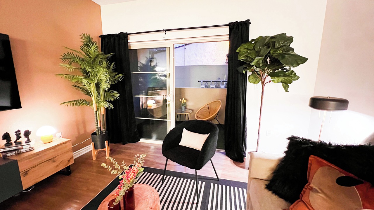Photo of Livingroom in Encino