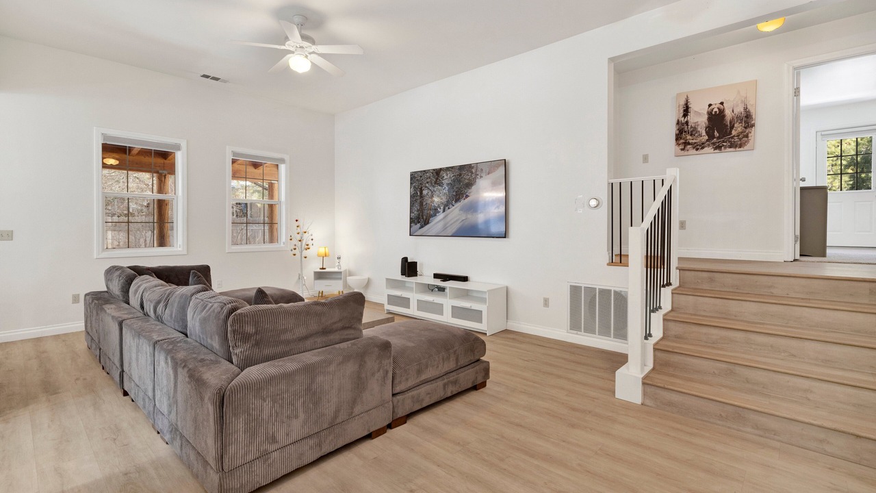 Photo of Livingroom in Eagle Mountain Estates