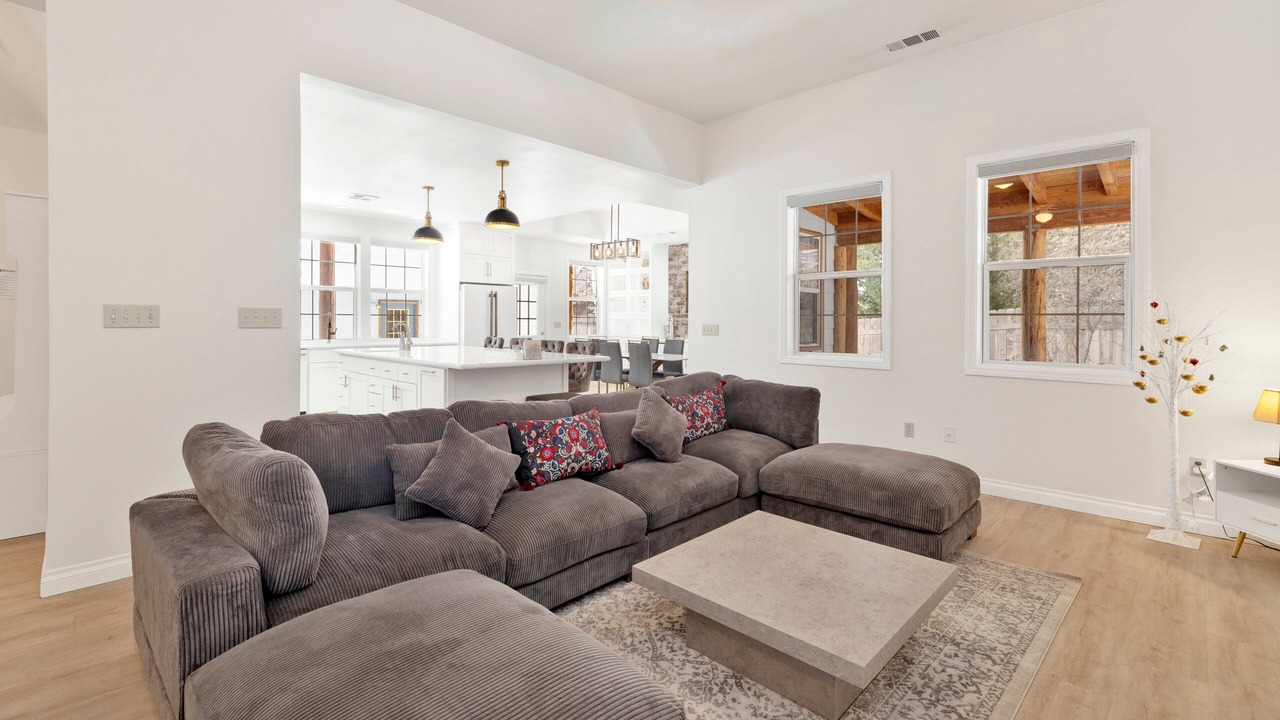 Photo of Livingroom in Eagle Mountain Estates