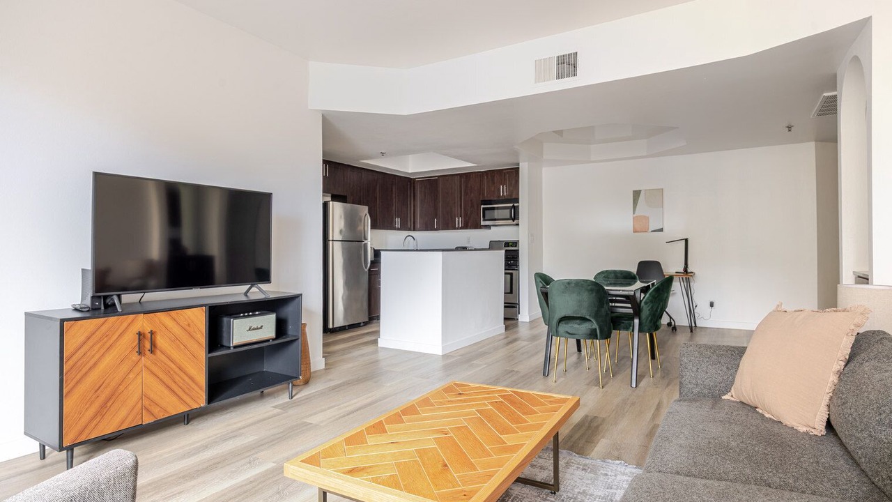 Photo of Livingroom in Greater Wilshire - Hancock Park