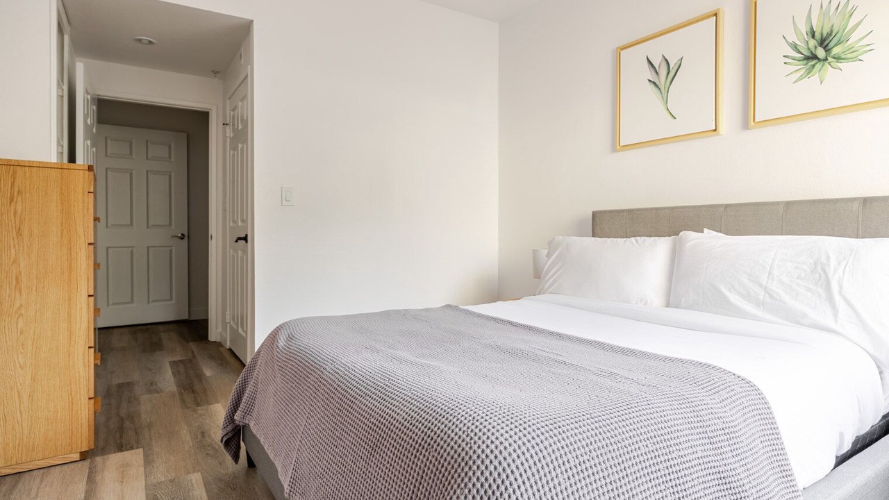 Photo of Bedroom in Greater Wilshire - Hancock Park