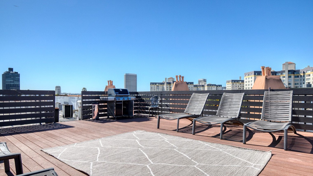 Photo of Patio Balcony in Greater Wilshire - Hancock Park