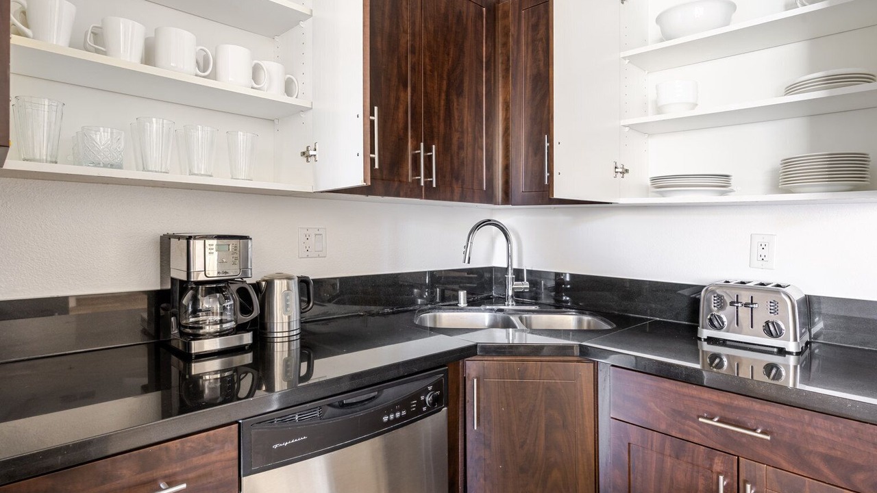 Photo of Kitchen in Greater Wilshire - Hancock Park