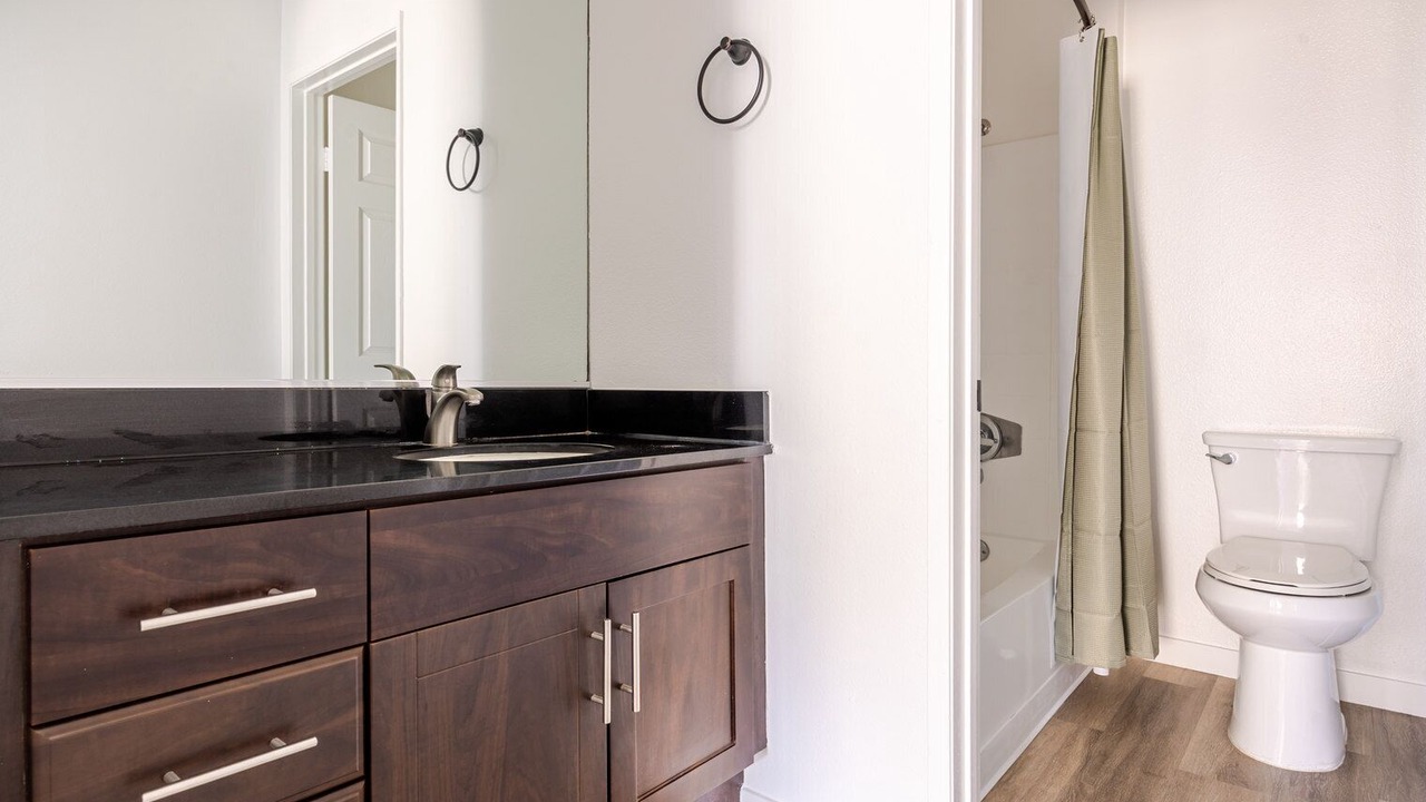 Photo of Bathroom in Greater Wilshire - Hancock Park