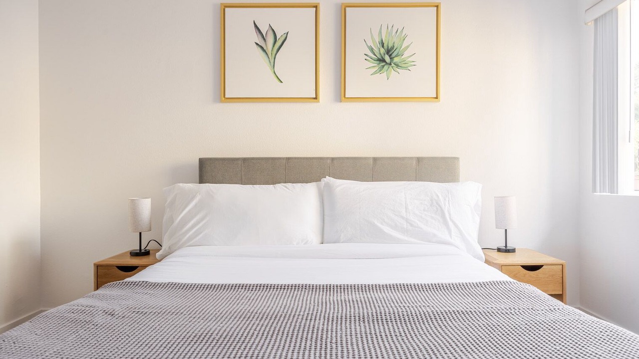 Photo of Bedroom in Greater Wilshire - Hancock Park