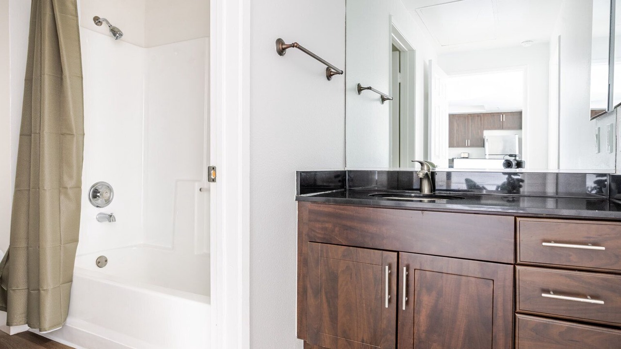 Photo of Bathroom in Greater Wilshire - Hancock Park