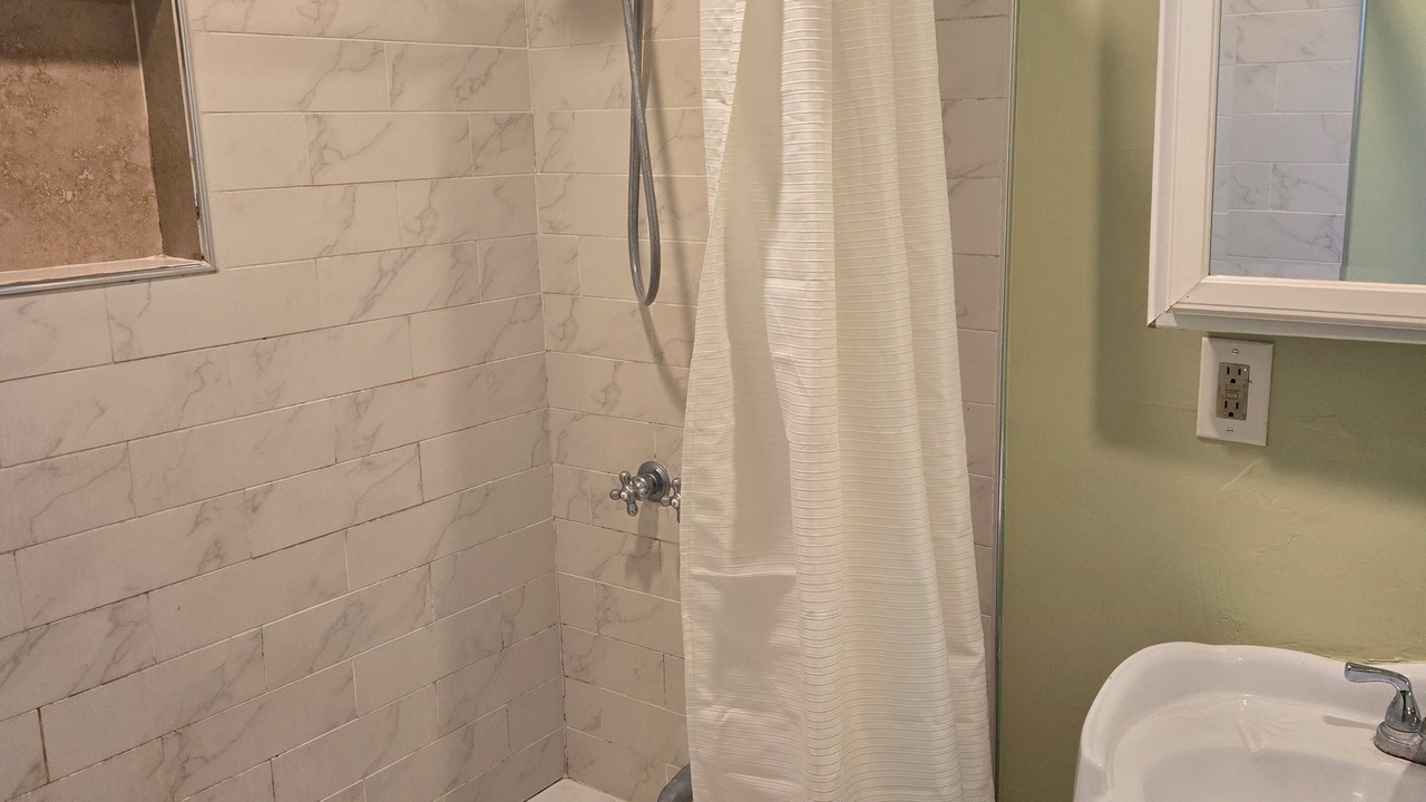 Photo of Bathroom in Lawndale