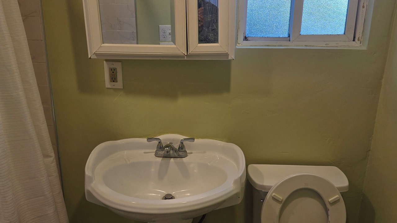 Photo of Bathroom in Lawndale