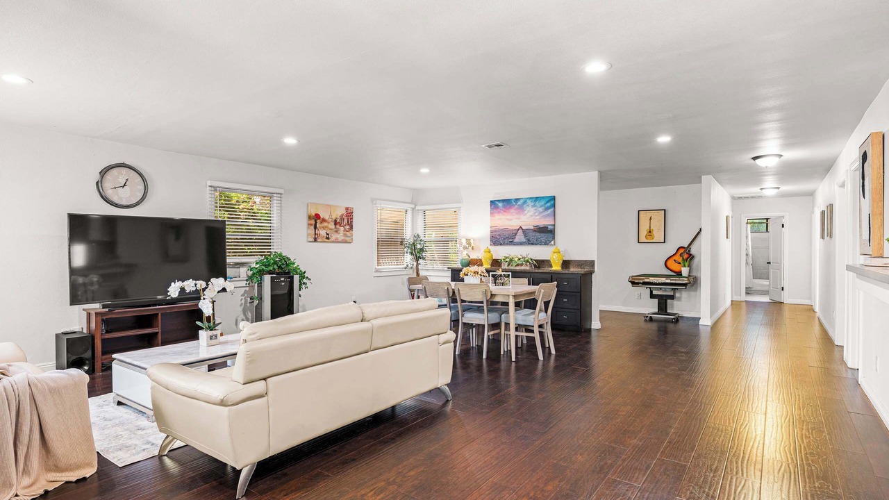 Photo of Livingroom in East Pasadena