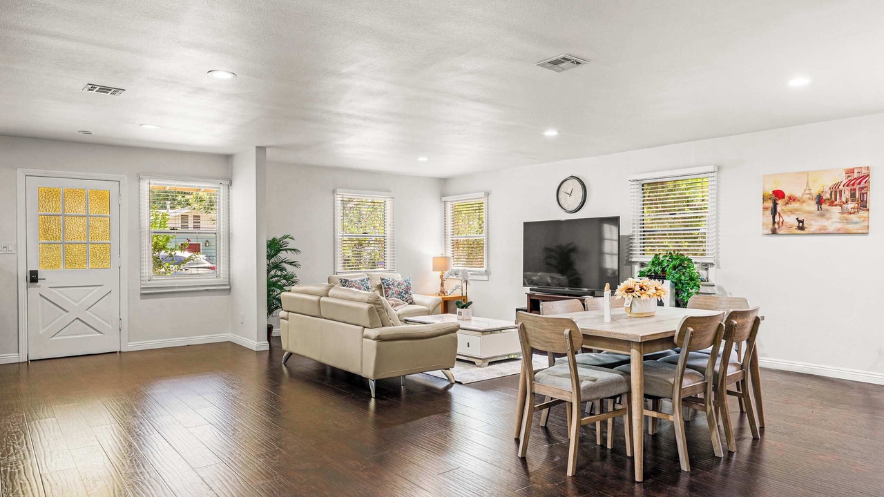 Photo of Livingroom in East Pasadena