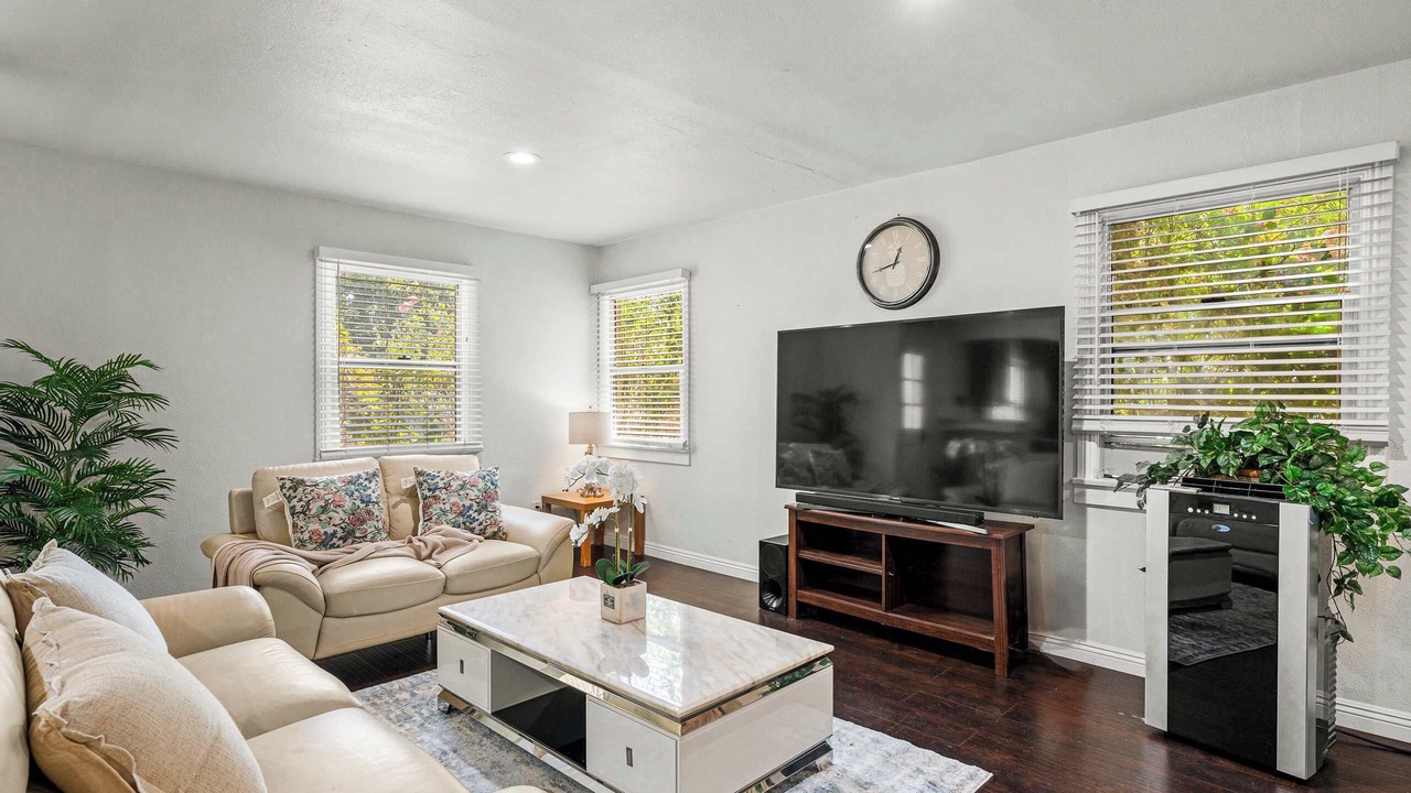 Photo of Livingroom in East Pasadena