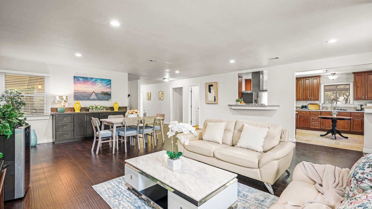 Photo of Livingroom in East Pasadena