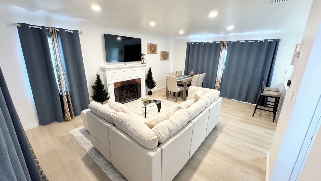 Photo of Livingroom in Whittier