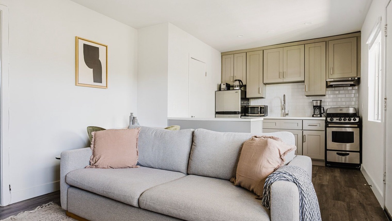 Photo of Livingroom in Culver - West