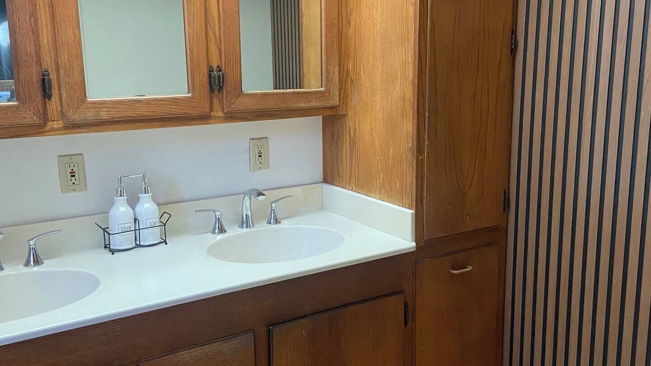 Photo of Bathroom in Midway City