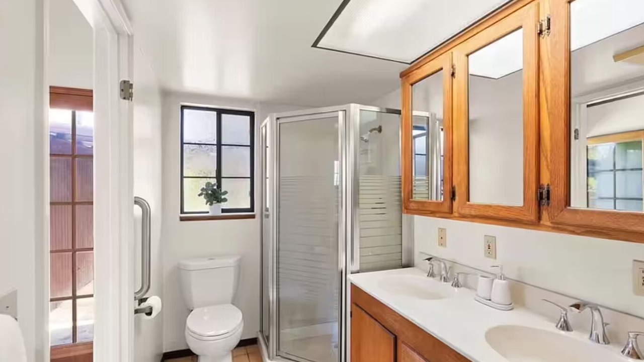 Photo of Bathroom in Midway City