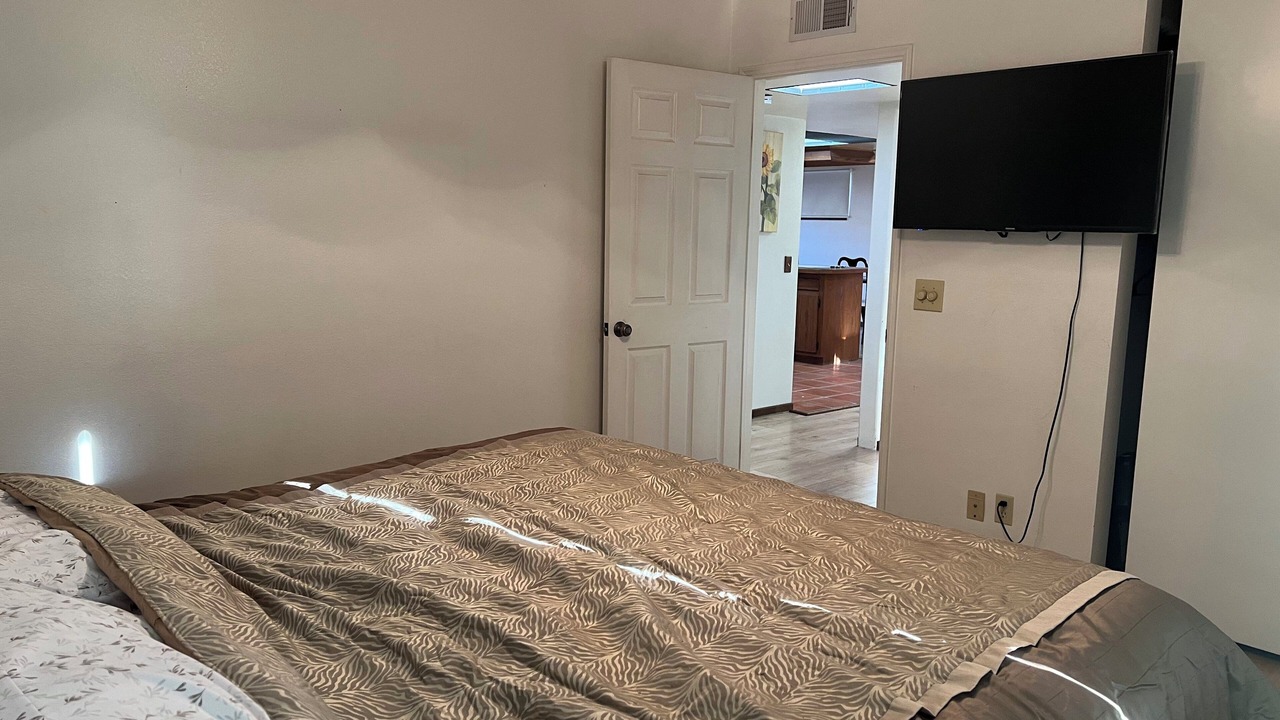 Photo of Bedroom in Midway City