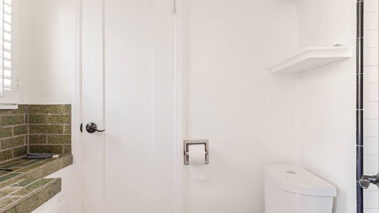 Photo of Bathroom in Mid-Wilshire