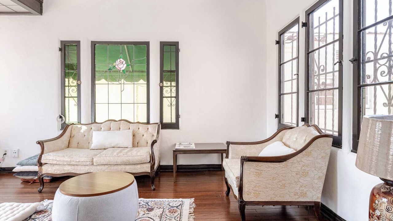 Photo of Livingroom in Mid-Wilshire