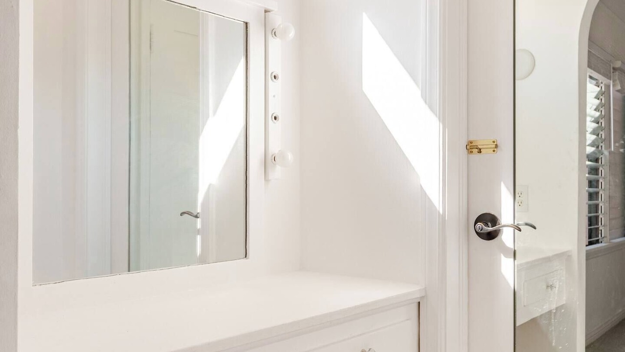 Photo of Bathroom in Mid-Wilshire