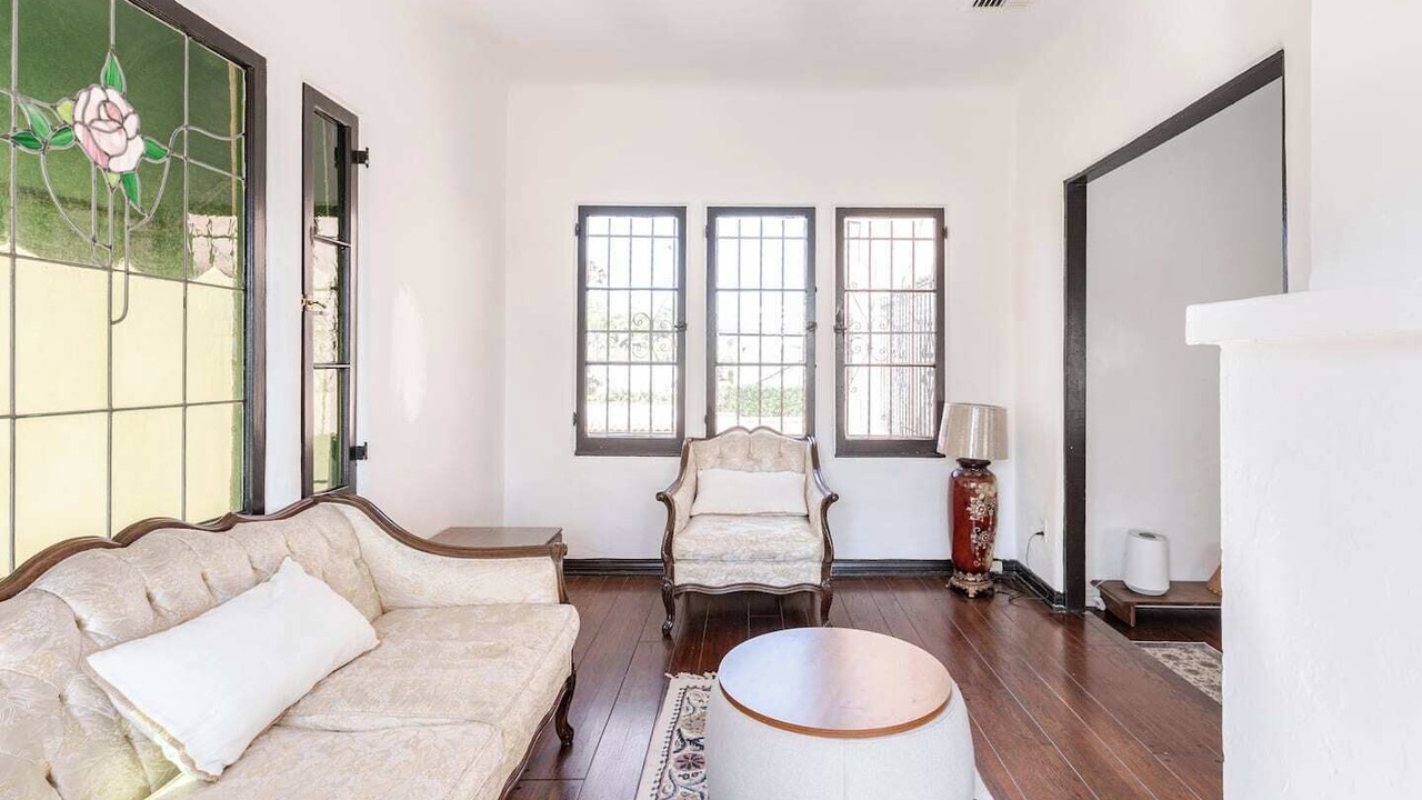 Photo of Livingroom in Mid-Wilshire