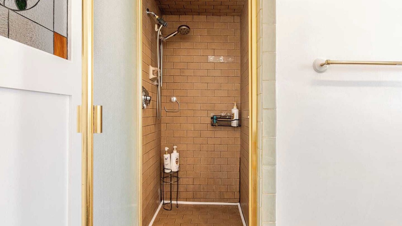 Photo of Bathroom in Mid-Wilshire