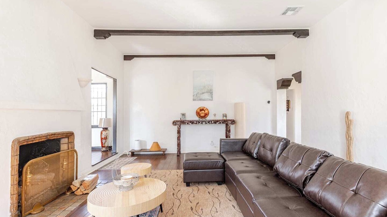 Photo of Livingroom in Mid-Wilshire
