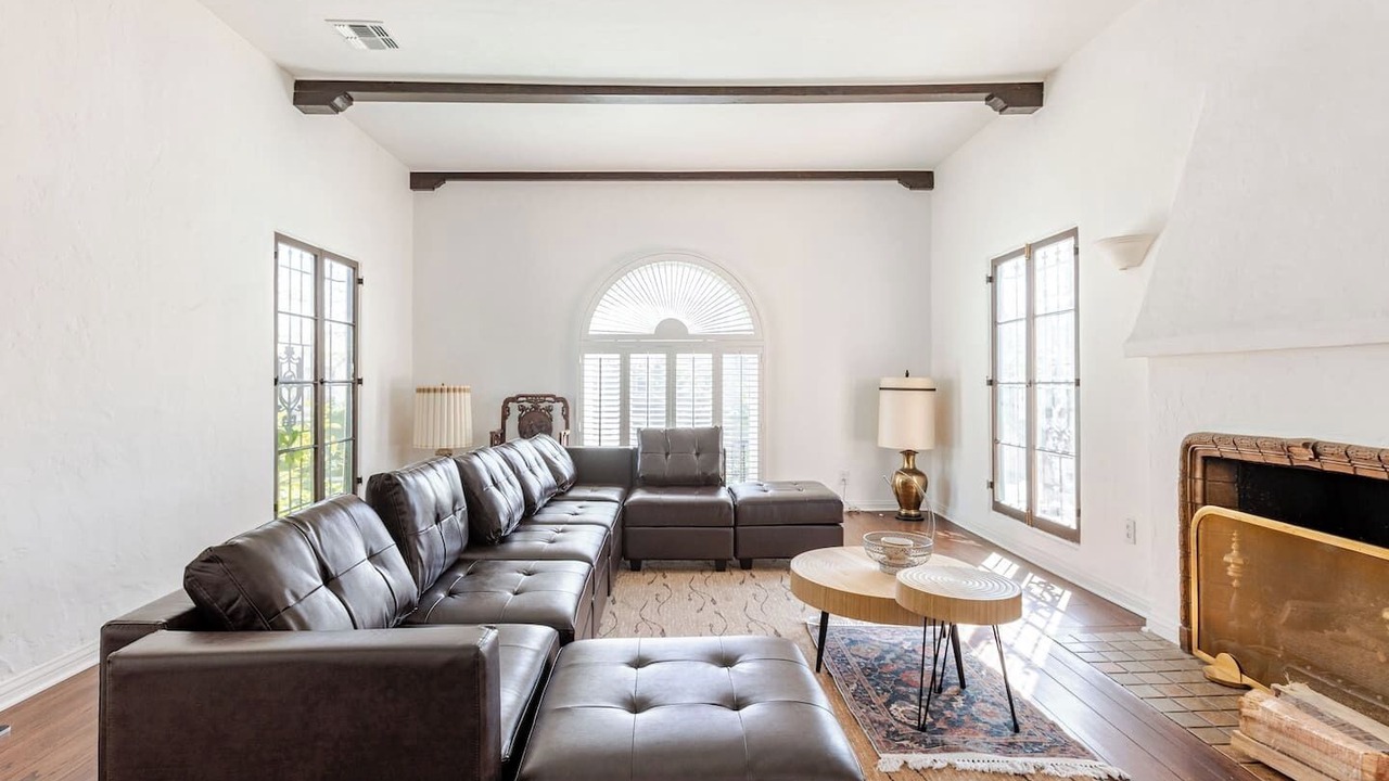 Photo of Livingroom in Mid-Wilshire