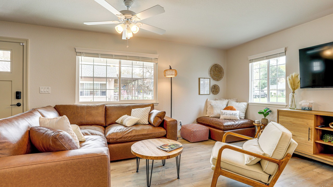 Photo of Livingroom in Clarksburg