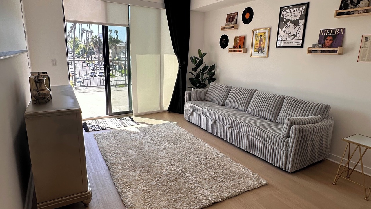 Photo of Livingroom in Commerce