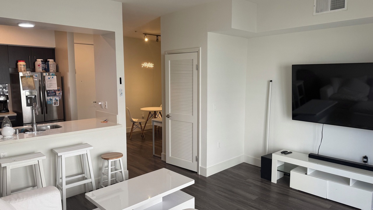 Photo of Livingroom in Downtown